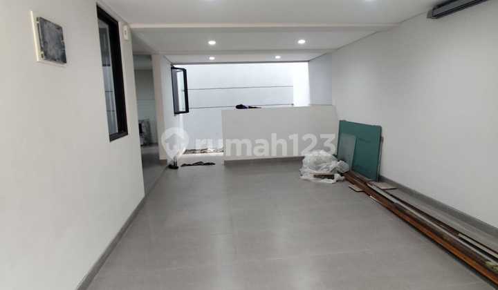 Rumah Classic Graha Family Surabaya Barat 2