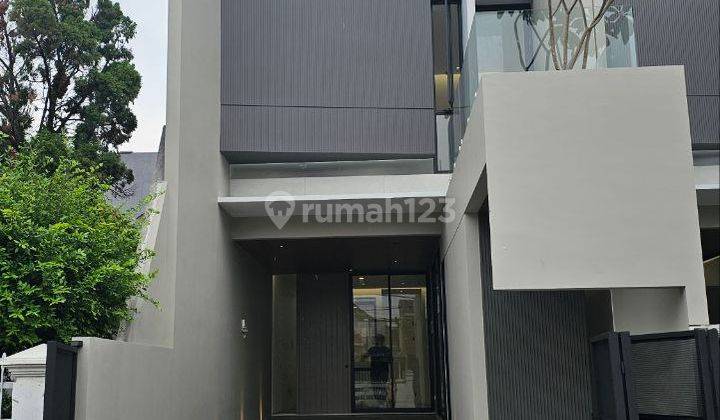 Rumah Baru Modern SHM di Manyar Tirtoasri, Surabaya 1