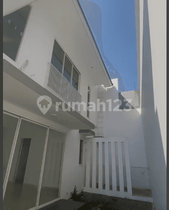 Rumah 2 Lantai Baru di Kertajaya Indah Regency, Surabaya 2