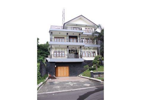 Rumah 3 Lantai Furnis Plus Kolam Renang Dago Resort Bandung 1