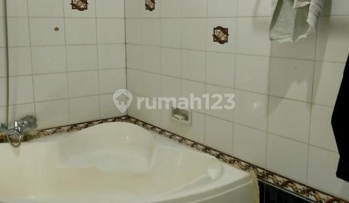 Well-Maintained House with Large Land Near Borma Margacinta Bandung 2