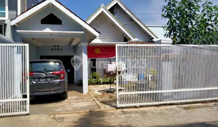 Well-Maintained House with Large Land Near Borma Margacinta Bandung