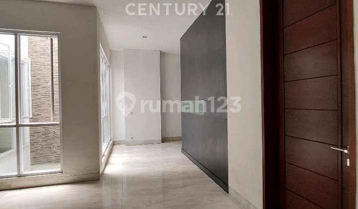 Brand New 3 Lantai, Bagus, Hanya Bawa Koper 2