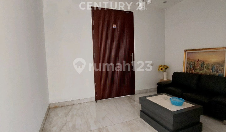 Brand New 3 Lantai, Bagus, Hanya Bawa Koper