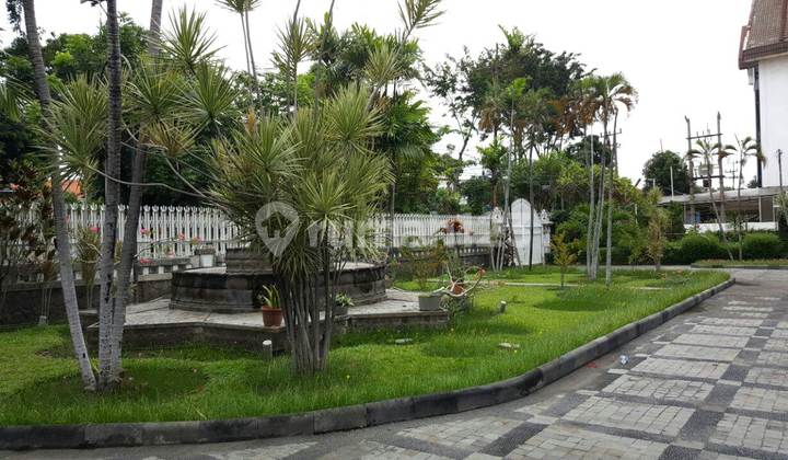 exclusive colonial house @ central surabaya, east java , surabaya. 2