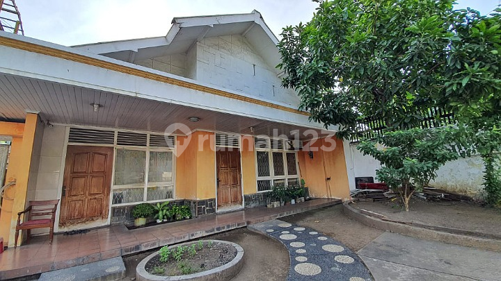 Jual Rumah Bagus di pusat kota Surabaya JL. Widodaren