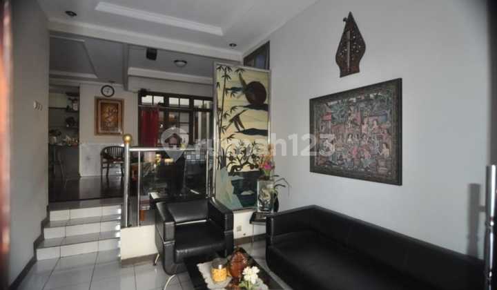 Rumah Terawat Luas240 di Area Cigadung Bandung Utara Rumah Terawat Luas240 di Area Cigadung Bandung Utara