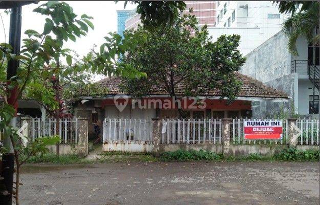 Rumah hitung Tanah di Jalan gatot subroto  1