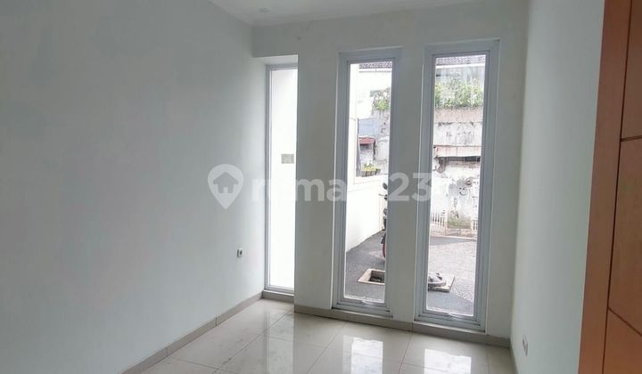 Nice house in Batu Indah Batununggal Complex. 2