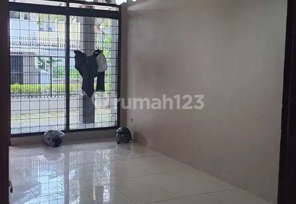 Disewakan Rumah Luas183 di Komplek Parakan Batununggal 2