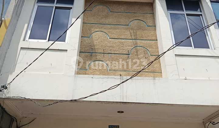 3-story Shophouse in Jakan Astana Anyar, Bojongloa Kaler