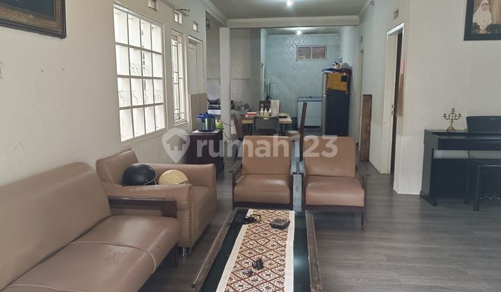 Rumah Terawat Luas 194 di Dago Bandung Utara