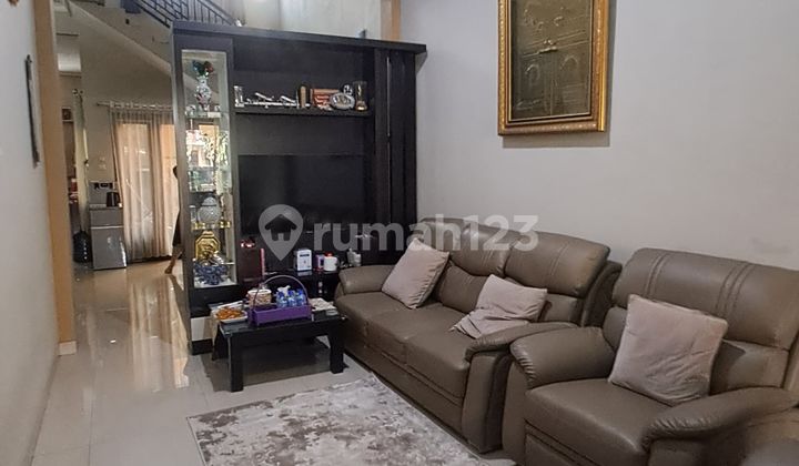 Well-Maintained Nice House in Kembar Mas Regol Complex. 2
