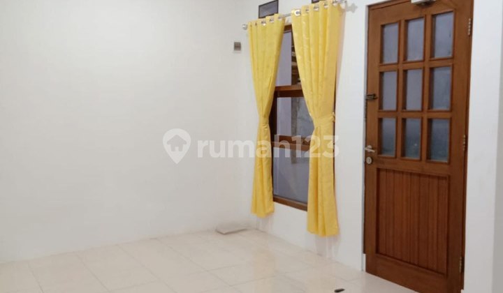 The new building is 148 square meters in the Margahayu Raya Complex. 2