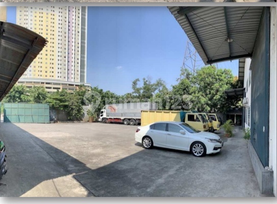 Warehouse and cheap land in Kelapa Gading, North Jakarta.