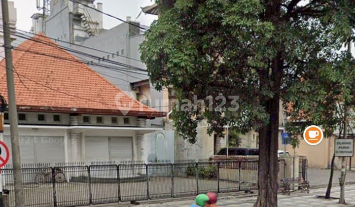 Rent a House in the Central Commercial Area of Surabaya, Jalan Sulawesi. 1