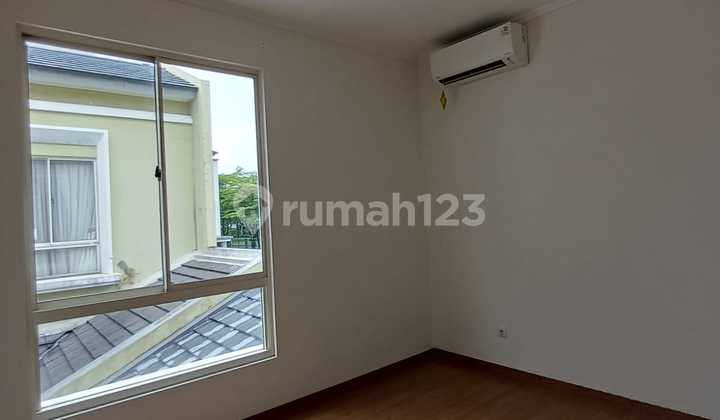 Rumah Modern 2 Lt, Bersih dan Rapi Siap Huni di Sutera Leora 2