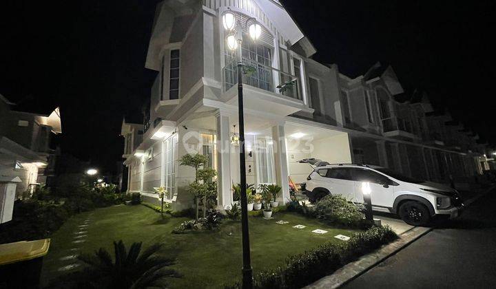 Rumah Hook 2 Lantai Dan Gaya Modern di Lavon Swan City  1