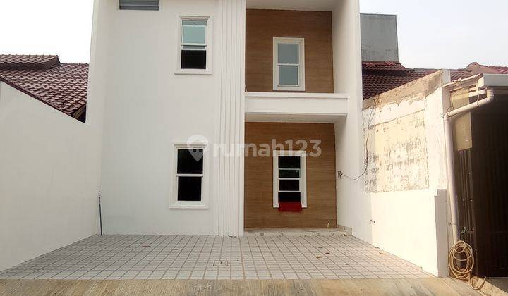 Rumah 2 Lantai Dekat Penabur Baru Renov di Sektor 1C 2