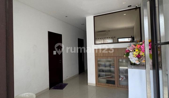 Rumah Besar 3 Lt Semi Furnished di Moderand Tangerang 2