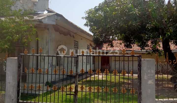 Classic Dutch Building House with Spacious Yard @Mekar Baru Tangerang Classic Dutch Building House with Spacious Yard @Mekar Baru Tangerang