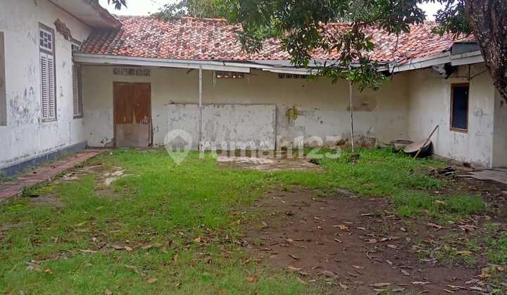 Classic Dutch Building House with Spacious Yard @Mekar Baru Tangerang Classic Dutch Building House with Spacious Yard @Mekar Baru Tangerang