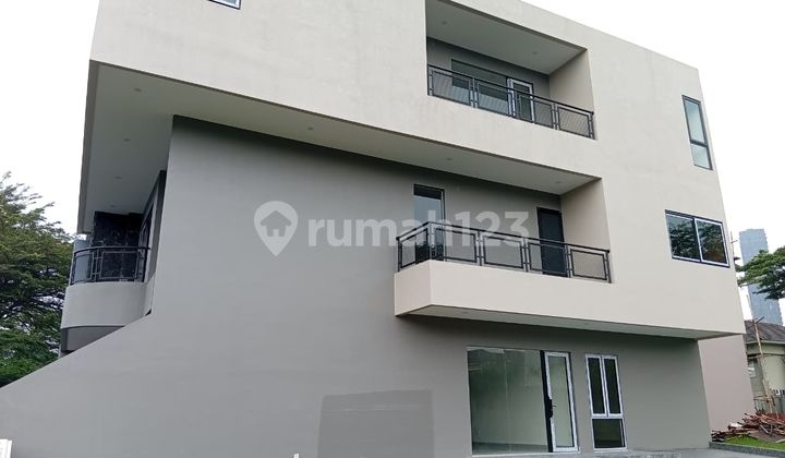 Siap Huni! Rumah Modern Mewah di Cluster Exclusive Sutera Palma, Alam Sutera 2