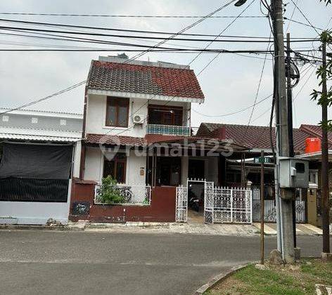 Rumah 2 Lt Minimalis Tusuk Sate Hadap Selatan di Regency Bsd 1