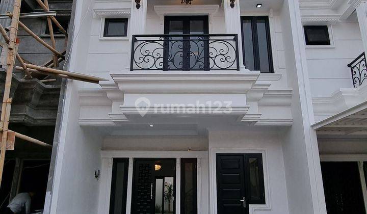 La town house modern classic 3 Lantai di Lenteng agung 2