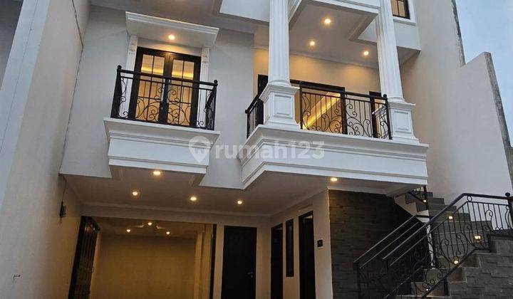 Rumah Mewah Akses Pinggir Jalan Raya Utama