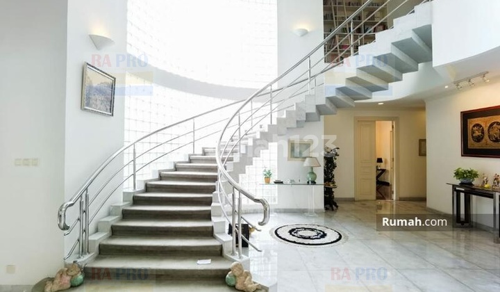 Rumah Besar Ekskluif di Pondok Indah