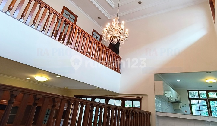 Rumah Lama 2 Lantai di Pondok Indah Lokasi Istimewa