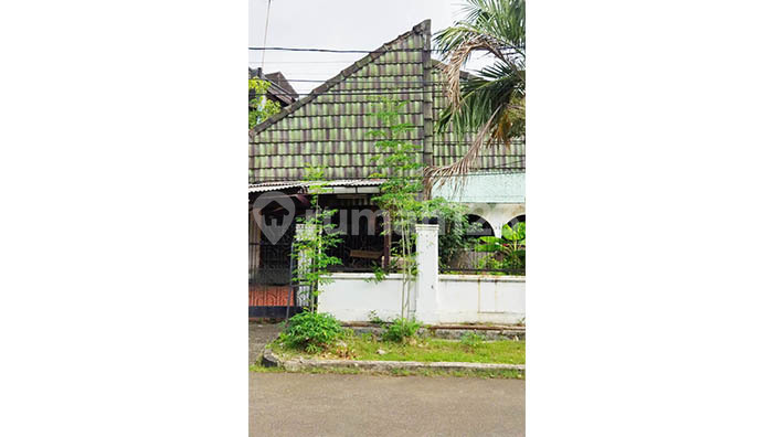 House in East Pulomas, near the church, strategic location, East Jakarta 2