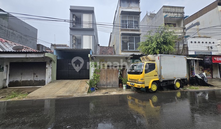 Old House at Jembatan Lima, Main Road, suitable for Boarding House