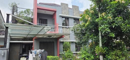 Rumah karawaci, bagus, jalan lebar, tenang dan asri di Tangerang