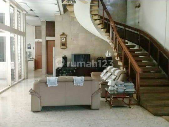 Rumah  kebayoran baru pinggir jalan raya jakarta selatan 2