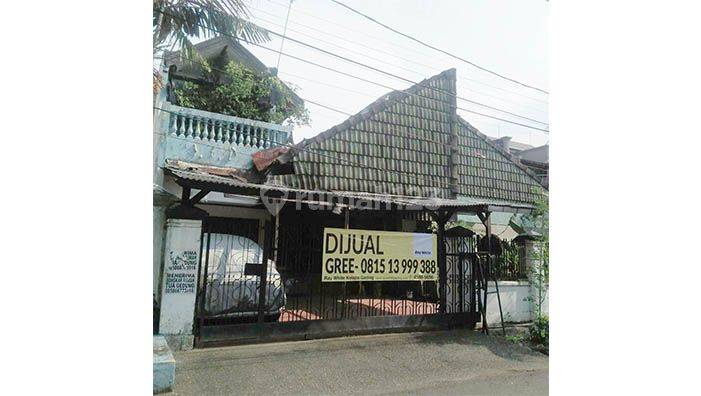 Rumah Tua Pulomas Timur, dekat gereja, strategis, jakarta timur 2