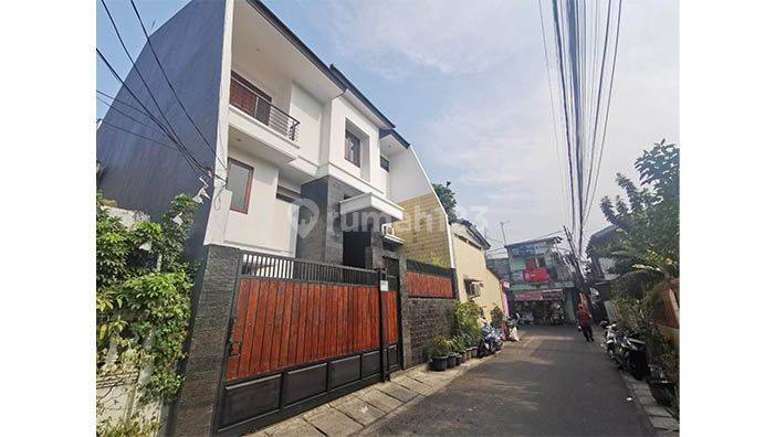 Rumah siap huni,  sudah tinggi dari jalan di H.Mugeni, jakarta timur 2