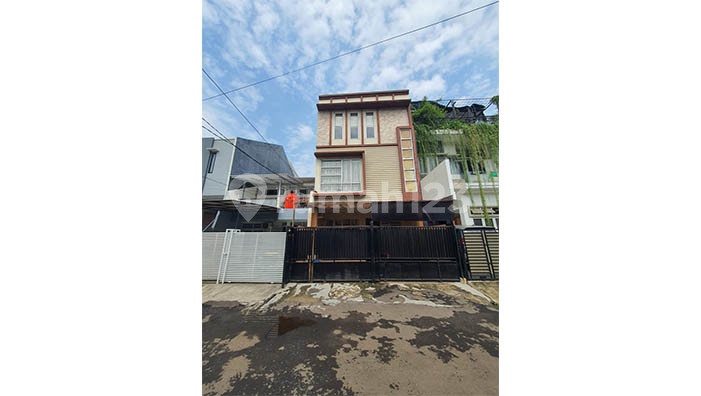 Rumah Janur Kuning, jalan lebar, favorit Kelapa Gading