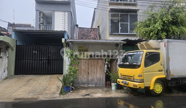 Old House at Jembatan Lima, Main Road, suitable for Boarding House