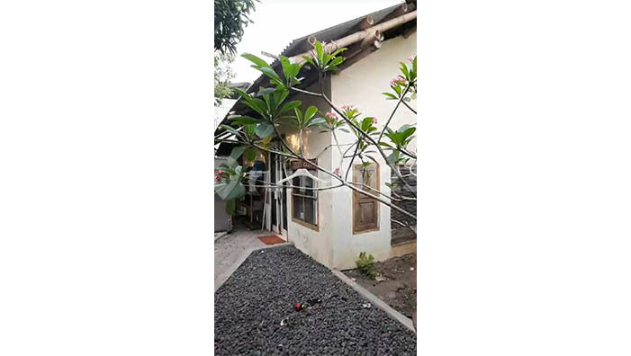 For Sale: Hut, Restaurant & Residence on Jalan Raya Cianjur For Sale: Hut, Restaurant & Residence on Jalan Raya Cianjur