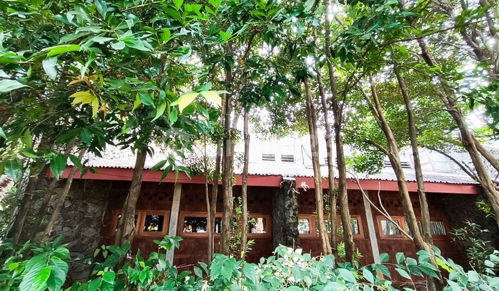 For sale, affordable house in BSD, Puspita Loka, wide road, BSD.