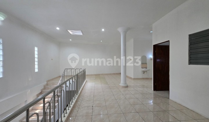 Dijual rumah Taman Sari, siap huni,  plafon tinggi, Jak Bar