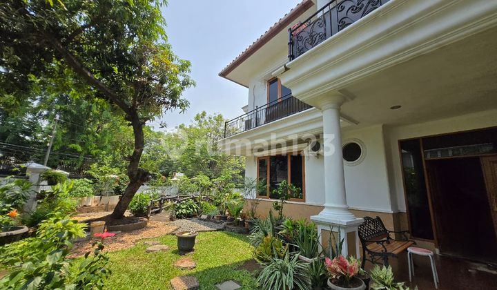 Rumah kayu putih hoek, bebas banjir, jln lebar, prk 8 Mobil, jaktim