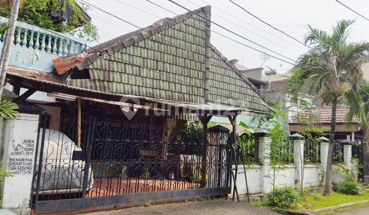 Rumah  Pulomas Timur,  dekat gereja, strategis, jakarta timur