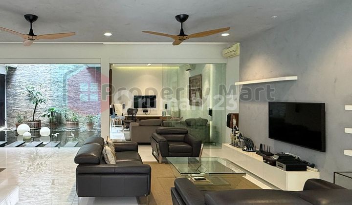 Fast Sale House In Kebayoran Jakarta 3+1 Bedroom