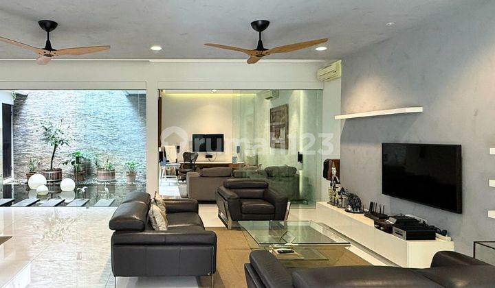 Fast Sale House In Kebayoran Jakarta 3+1 Bedroom 2