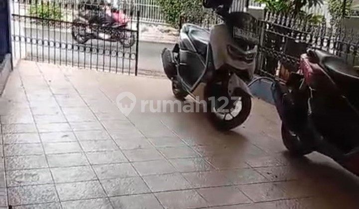 For Sale Old 2-Story House Suitable for Business in Neglasari- Ujung Berung 2