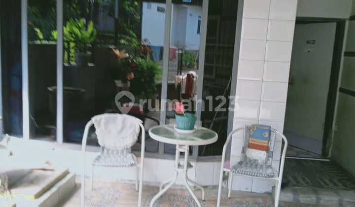 For Sale Well-Maintained Old House in a Good Location at Margahayu Raya - Ciwastra 2