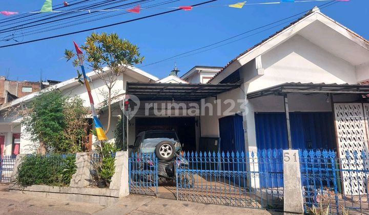 Dijual Rumah Lama Terawat 2 Lantai Cocok untuk Usaha di Neglasari- Ujung Berung